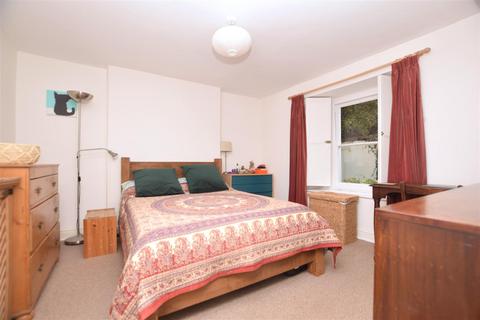 1 bedroom flat to rent, 10411 Basement Flat, 116 Richmond Road