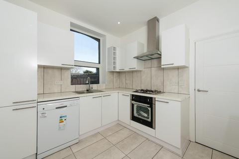 3 bedroom apartment to rent, Kentish Town Road, London NW5