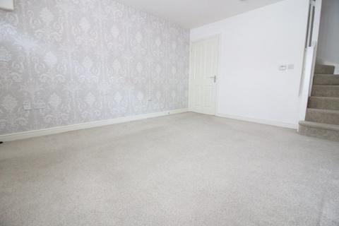 2 bedroom house to rent, Wright Close, Bushey