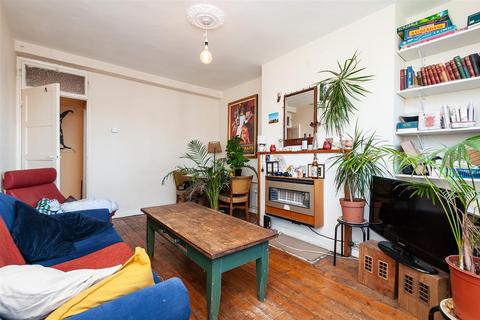 3 bedroom flat for sale, Thornaby House, Canrobert Street, London