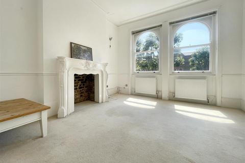 2 bedroom property to rent, Brondesbury Villas, London
