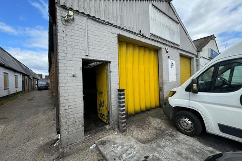 Warehouse to rent, Alma Road, Brimsdown, London