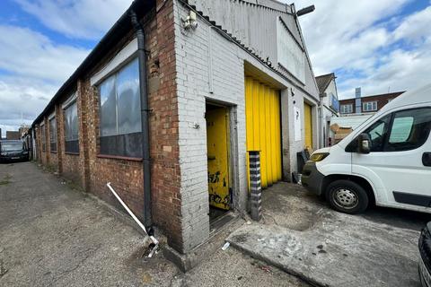 Warehouse to rent, Alma Road, Brimsdown, London