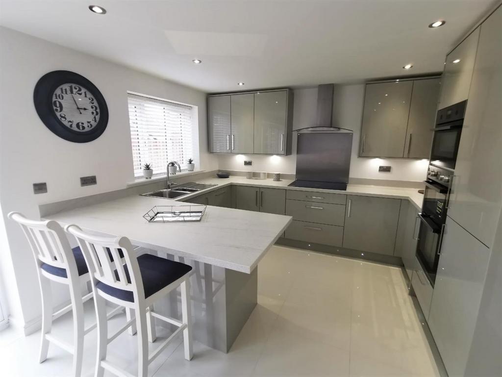Kitchen1.jpg
