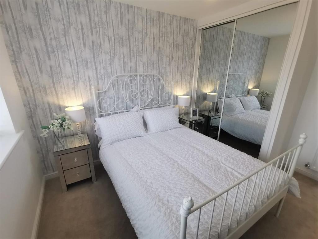 Bed2a.jpg
