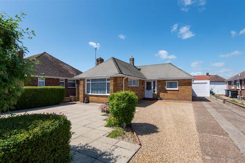 18 Ashwood Close, Worthing, BN11 2AF
