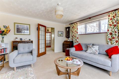18 Ashwood Close, Worthing, BN11 2AF