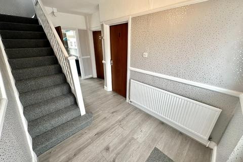 4 bedroom semi-detached house to rent, Dellfield Crescent, Uxbridge UB8