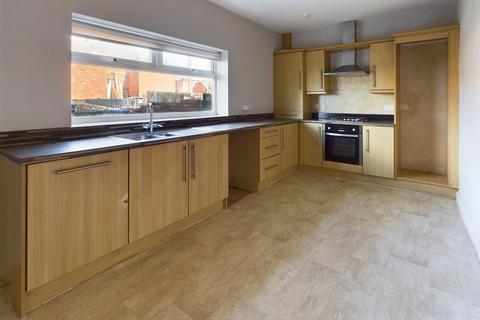 2 bedroom terraced house to rent, Deckham Terrace, Gateshead NE8