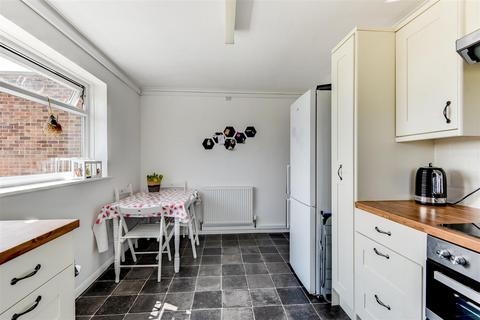 2 bedroom flat for sale, Shelley Road, Worthing