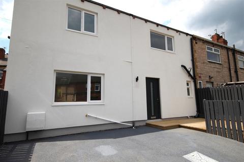 3 bedroom end of terrace house for sale, Back Garden Street, Castleford