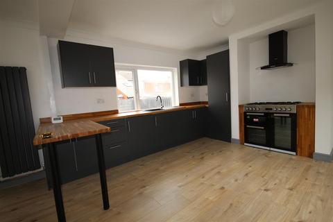 3 bedroom end of terrace house for sale, Back Garden Street, Castleford