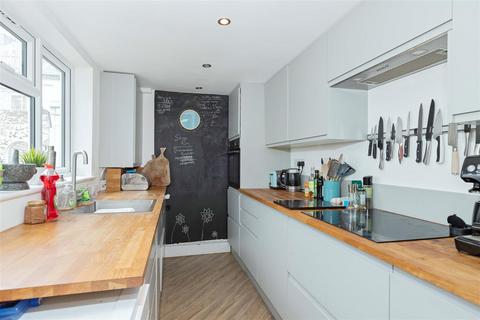 25 Lyndhurst Road, Worthing, BN11 2DB