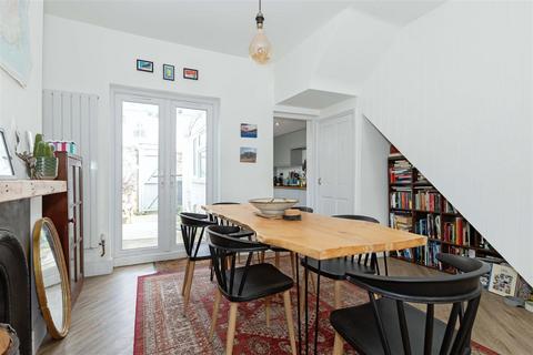 25 Lyndhurst Road, Worthing, BN11 2DB