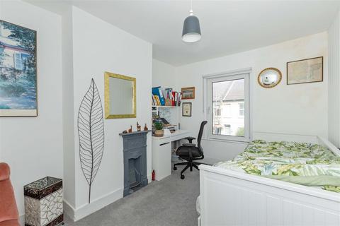 25 Lyndhurst Road, Worthing, BN11 2DB