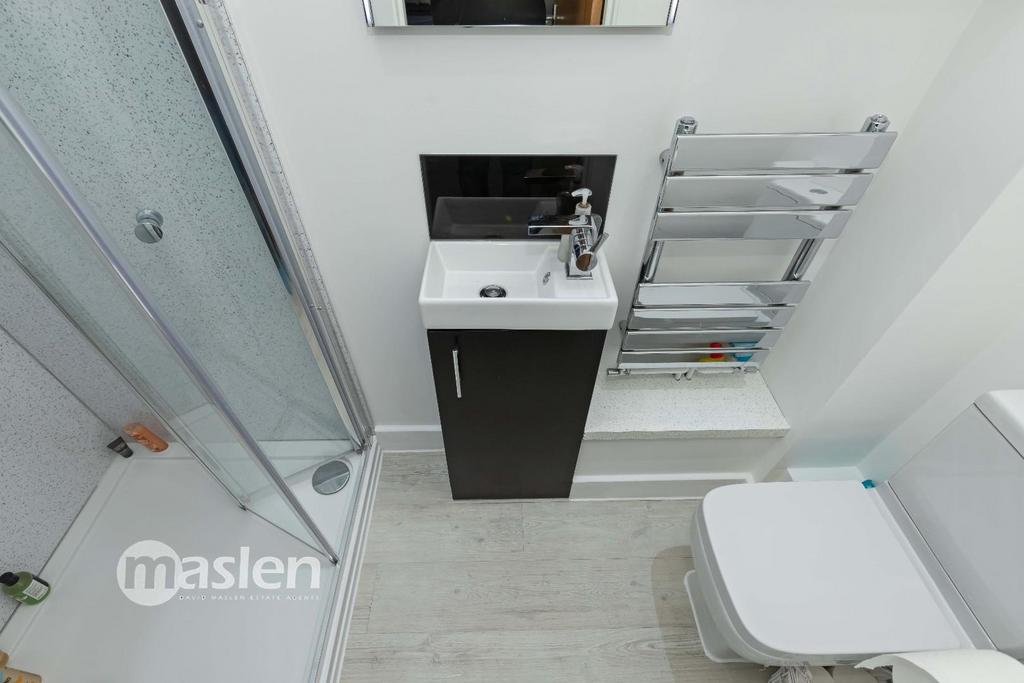 En-Suite Shower Room (1).JPG
