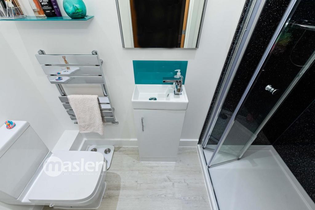 En-Suite Shower Room (2).JPG