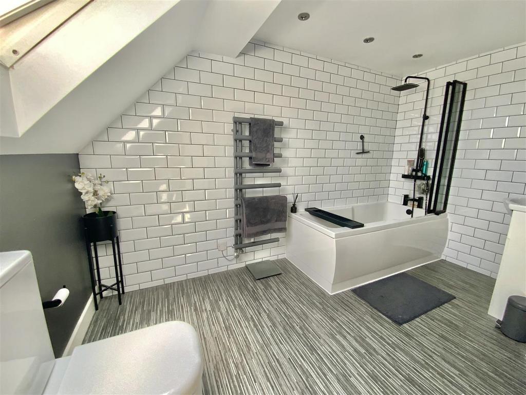 Master Bedroom - Ensuite
