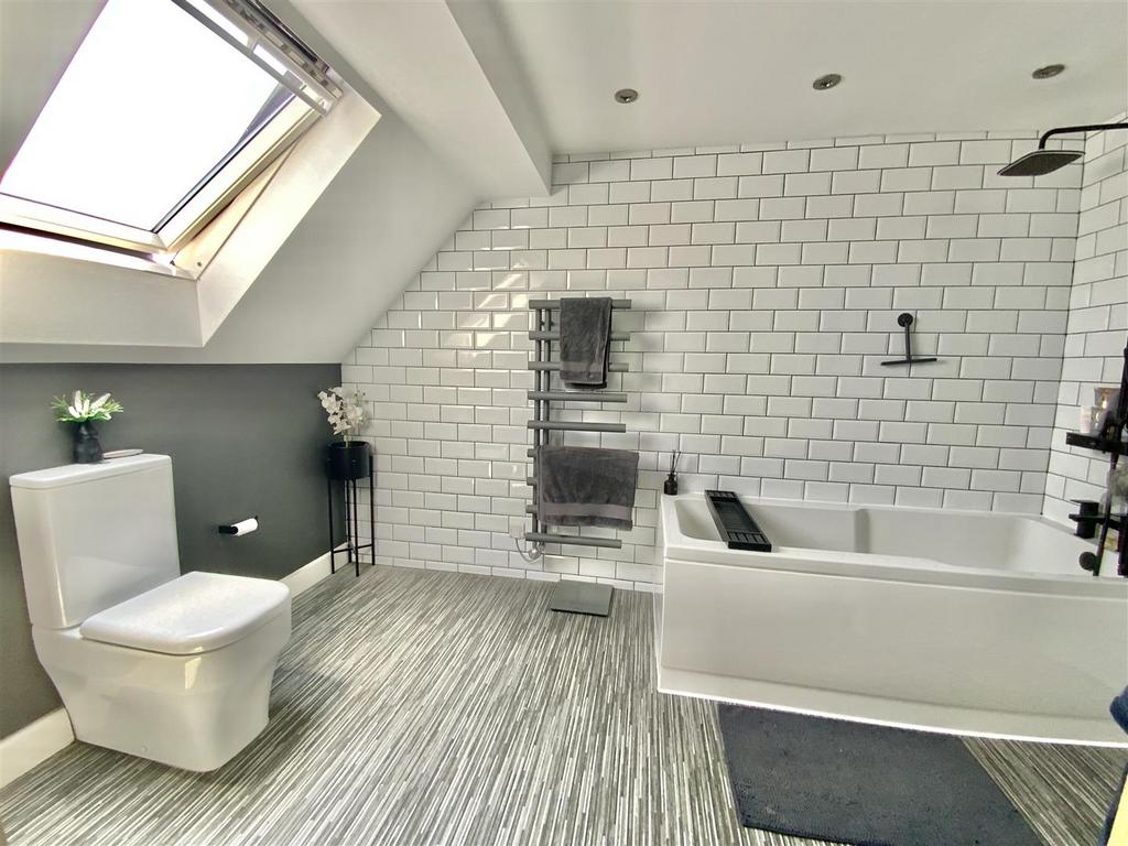 Master Bedroom - Ensuite