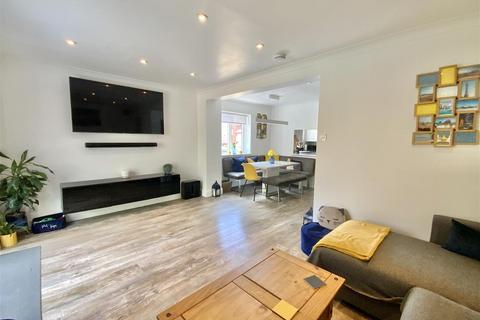 13 Farinton, Two Mile Ash, Milton Keynes, MK8 8ES