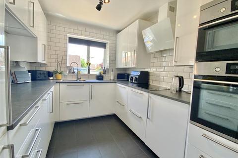 13 Farinton, Two Mile Ash, Milton Keynes, MK8 8ES