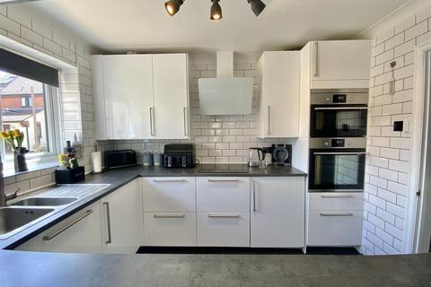 13 Farinton, Two Mile Ash, Milton Keynes, MK8 8ES