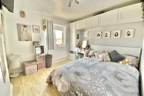 13 Farinton, Two Mile Ash, Milton Keynes, MK8 8ES