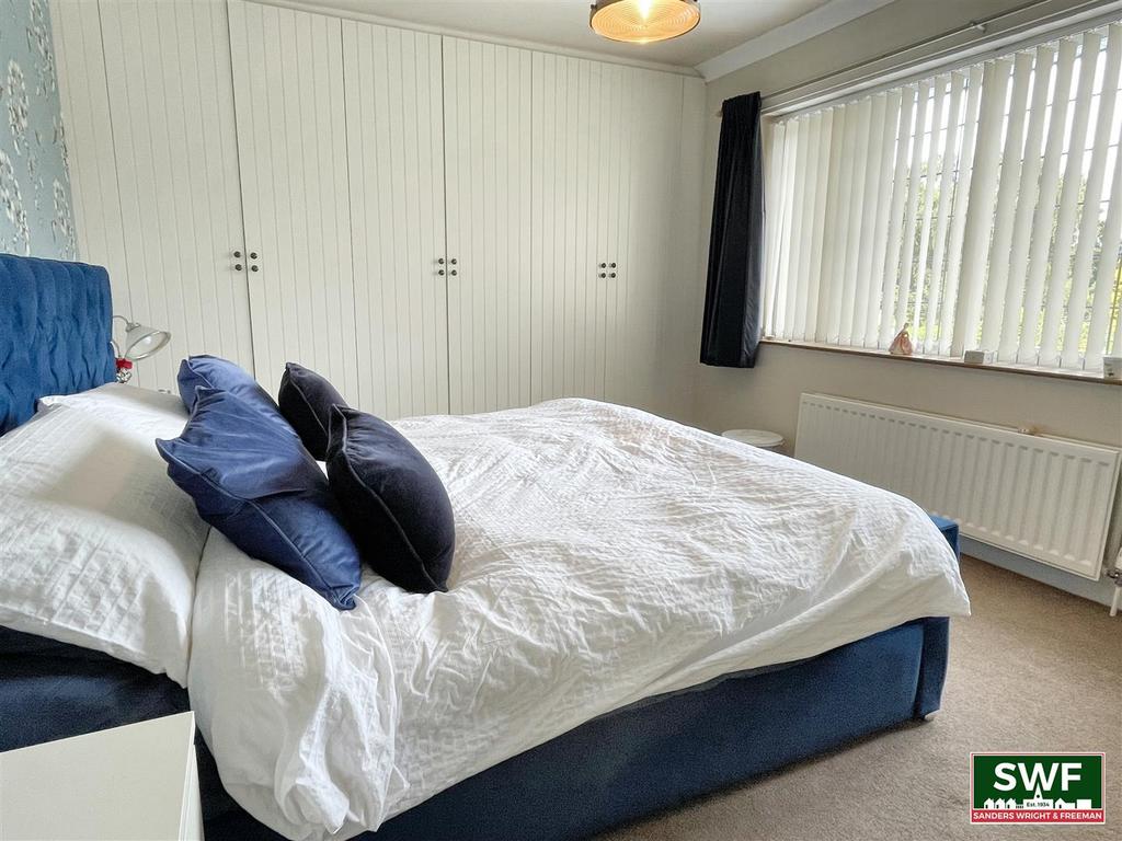 Bed2.jpg