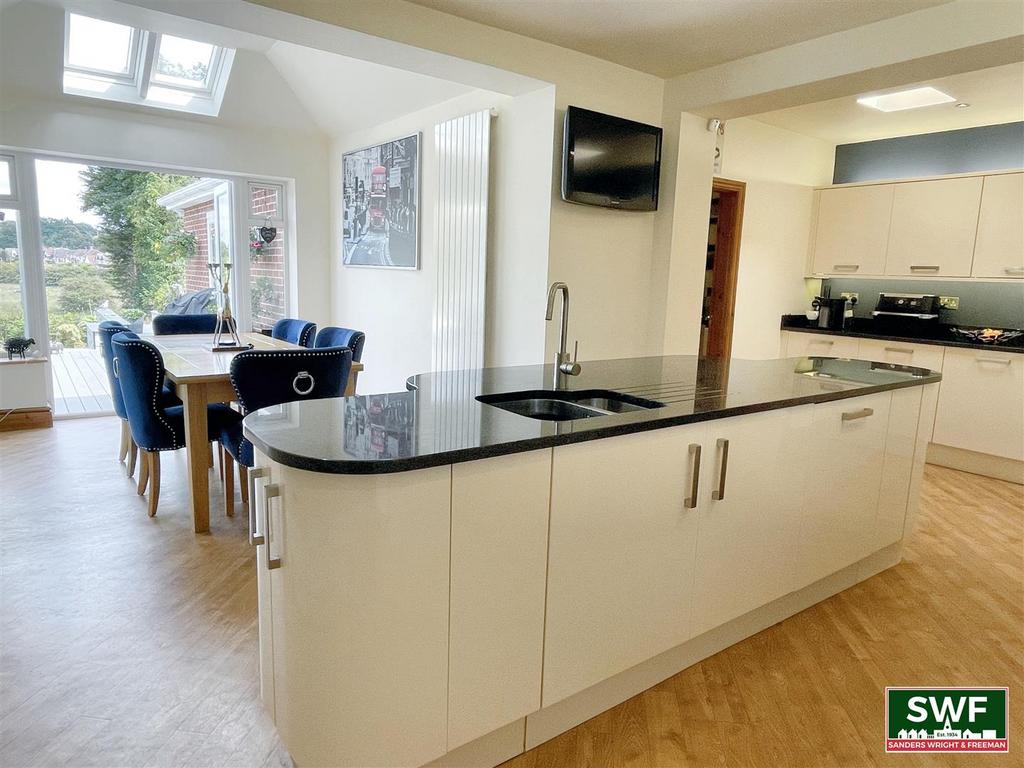 Dining kitchen