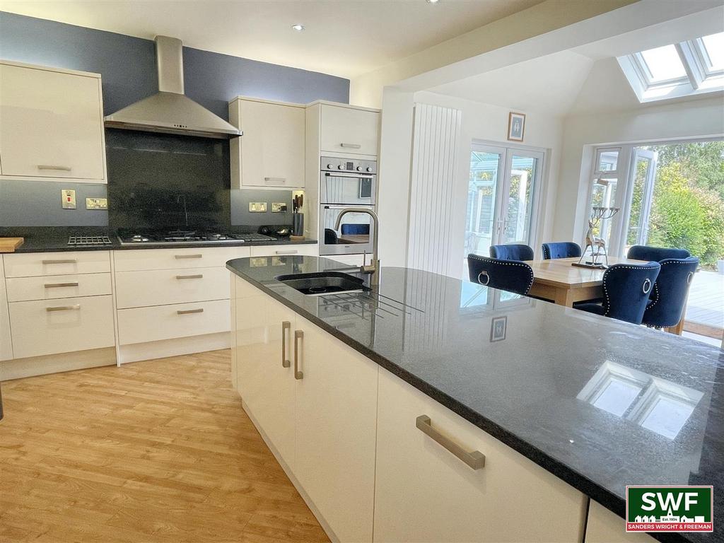 Dining kitchen