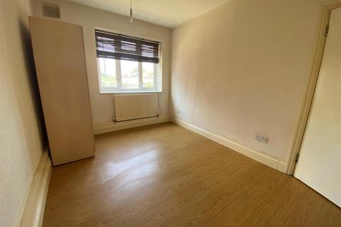 2 bedroom maisonette for sale, Dagenham Road, Dagenham