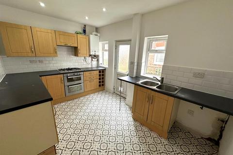 3 bedroom terraced house to rent, Haddon Avenue, Manchester