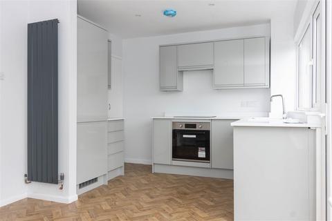 80a Brook Way, Lancing, BN15 8DH