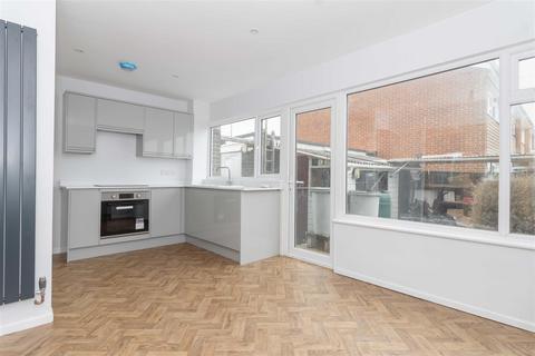 80a Brook Way, Lancing, BN15 8DH