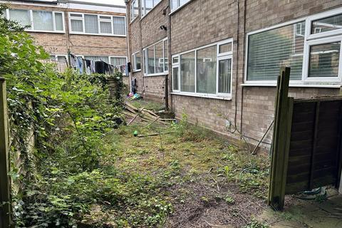 2 bedroom maisonette for sale, Woodcraft Close, Coventry * CASH BUYERS ONLY *