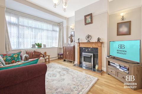 3 bedroom terraced house for sale, Hampton Road, Ilford