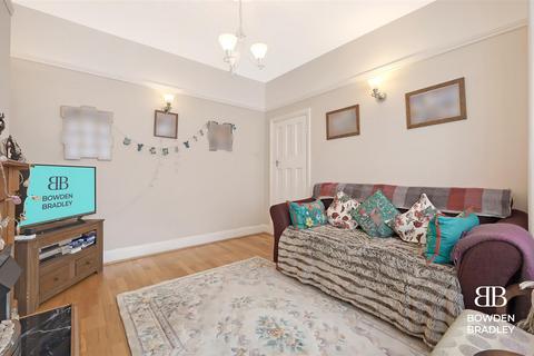 3 bedroom terraced house for sale, Hampton Road, Ilford