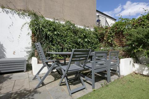 4 bedroom terraced house for sale, Crofton Road, Camberwell, SE5