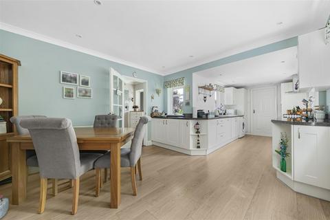 6 Cedar Close, Meopham, Gravesend, DA13 0ED