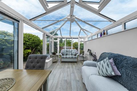 6 Cedar Close, Meopham, Gravesend, DA13 0ED