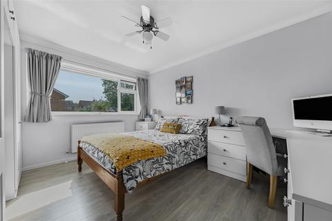 6 Cedar Close, Meopham, Gravesend, DA13 0ED