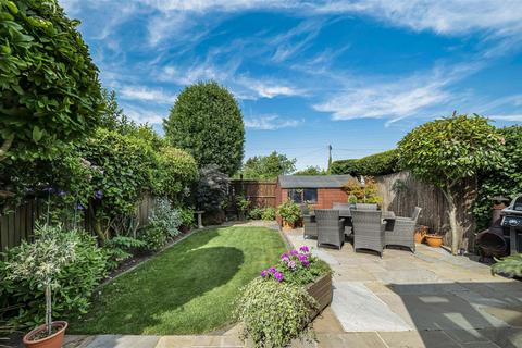 6 Cedar Close, Meopham, Gravesend, DA13 0ED