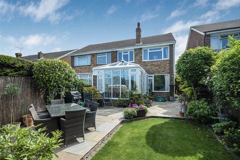 6 Cedar Close, Meopham, Gravesend, DA13 0ED