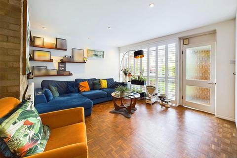 3 bedroom house to rent, Hazlemere, Rydens Road, Walton-On-Thames