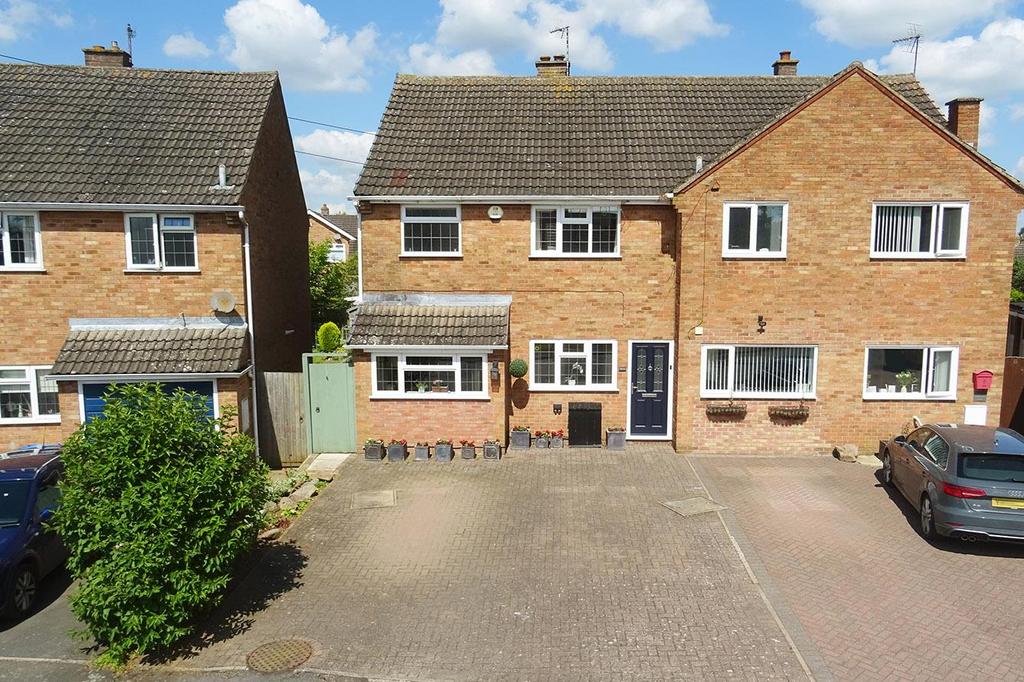 Burdett Close, Gilmorton, Lutterworth 3 bed semidetached house for