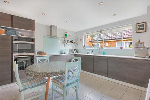 2 Selwyn Close, Great Shelford, Cambridge, CB22 5HA