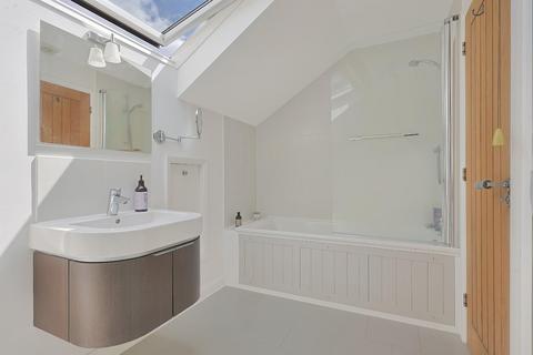 2 Selwyn Close, Great Shelford, Cambridge, CB22 5HA