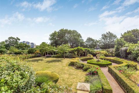 2 bedroom house to rent, Wyatt Drive, London, SW13