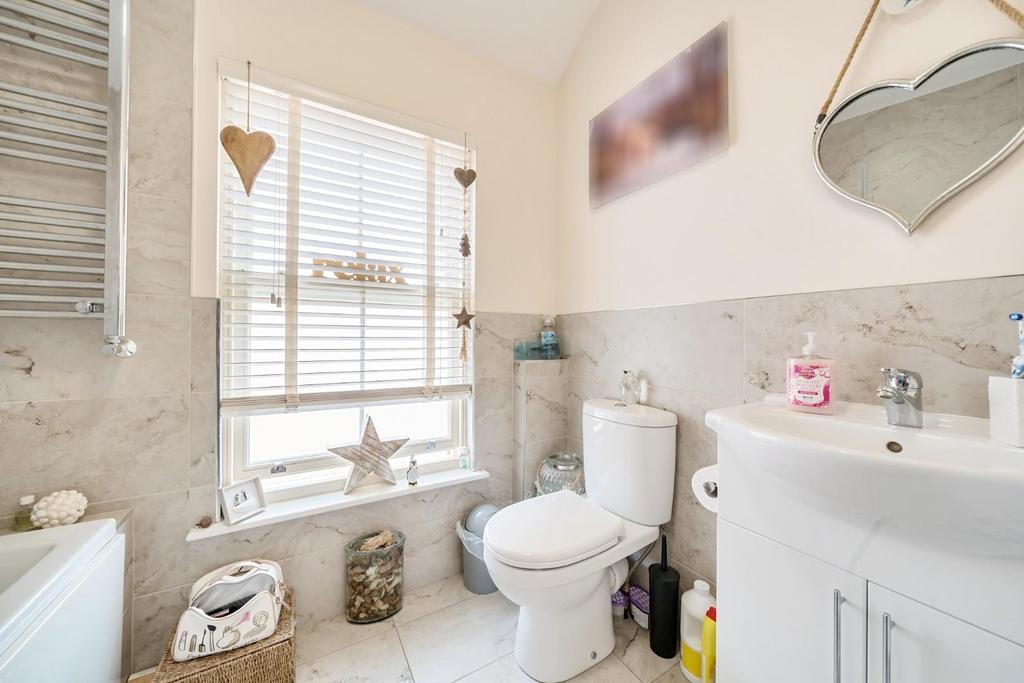 2nd view BATHROOM.jpg