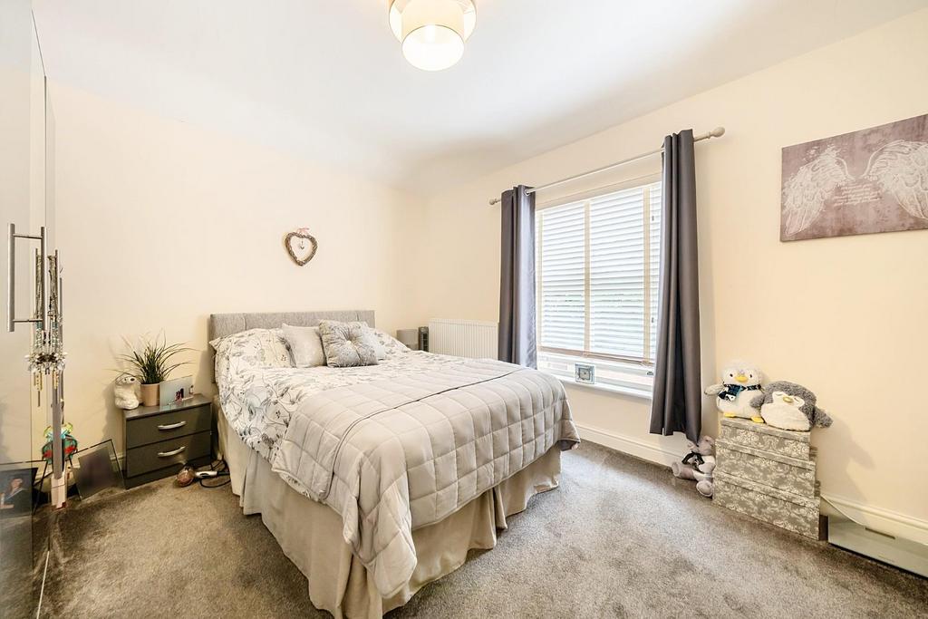 MASTER BEDROOM.jpg
